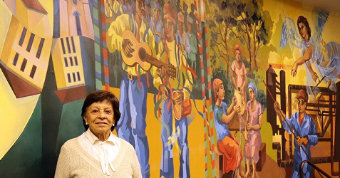 A artista e sua obra (Foto: Thiago Rios)